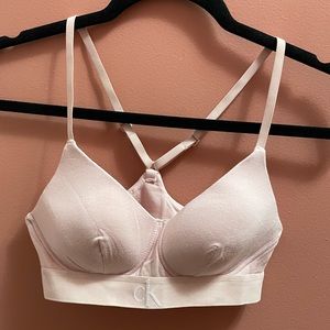 ☀️Calvin Klein one light pink sports bra